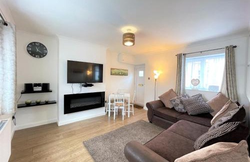 Cayton House | Wonky Cottage