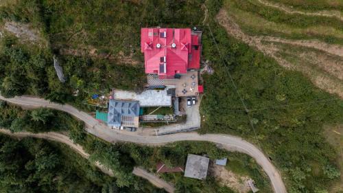 Theog Hotel | Wood Crista Kufri near an Apple Orchard