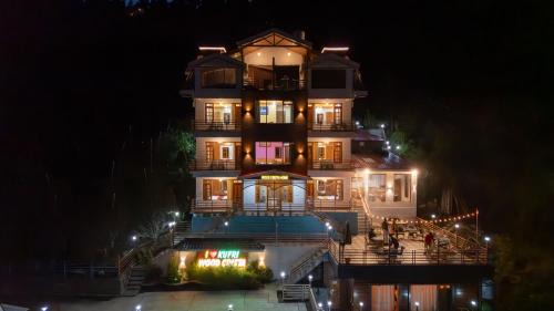 Theog Hotel | Wood Crista Kufri near an Apple Orchard