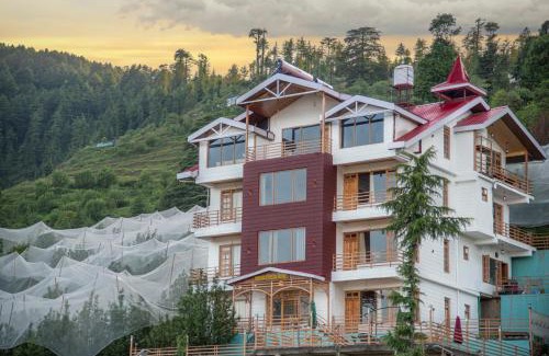 Theog Hotel | Wood Crista Kufri near an Apple Orchard