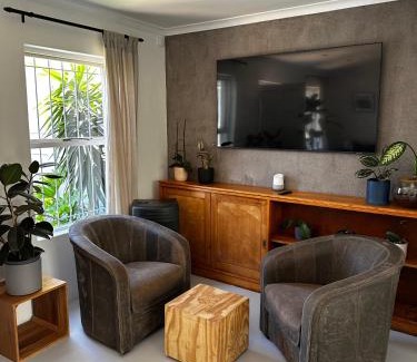 Blouberg Rise House | Wood fired Hot Tub-Relaxing Escape