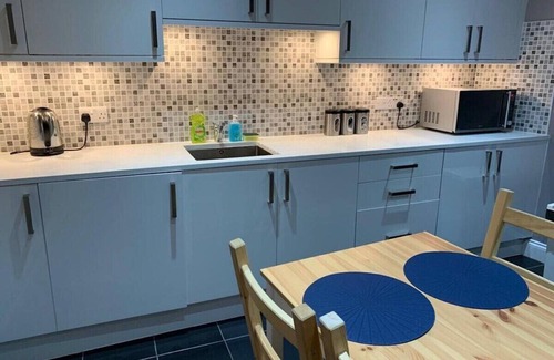 Haringey House | "Wood Green Retreat for Three