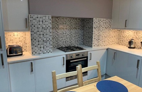 Haringey House | "Wood Green Retreat for Three