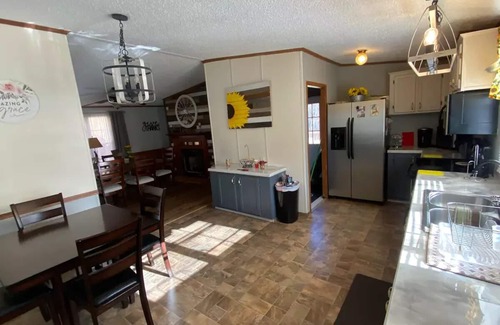 Vansant House | Wood Hollow Hill direct access to Coal Canyon Spearhead Trails .
