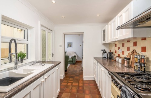 Kettering Apartment | Wood House - 5 Beds Suitable for Contractors