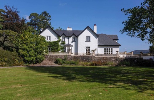 Llanhennock House | Woodbank House