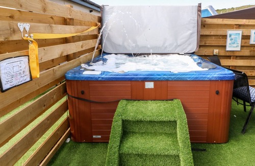 Amlwch House | WOODBANK LODGE, romantic, with hot tub in Llanfechell