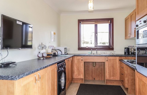 Hallin Cottage | WOODBURN COTTAGE, family friendly, with a garden in Dunvegan