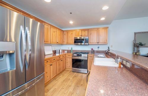 Mountain Village Condo | Wooded 2-Bedroom Family-Friendly Condo With Endless Amenities