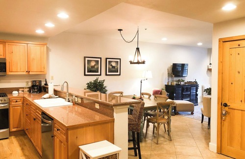 Mountain Village Condo | Wooded 2-Bedroom Family-Friendly Condo With Endless Amenities