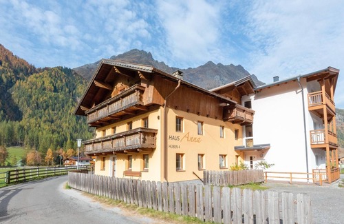 Huben Apartment | Wooded Apartment in Längenfeld with a great view
