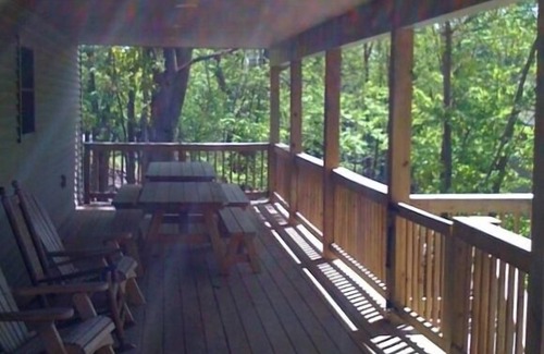 Lake Harmony Estates Ski Chalet | Wooded Chalet- Lg 6 BR 'Chipmunk Lodge' W/Hot Tub/Pool Table - Linens Included