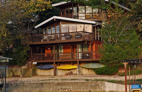 Edwards House | Wooded Lakefront 5B/3B on Lake of the Ozarks at 61mm