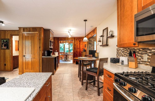 Edinboro House | Wooded Retreat on 5 Acres: 6 Mi to Edinboro Lake!
