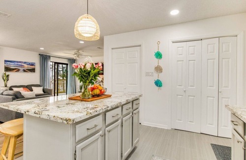 Gulf Breeze House | Wooded Retreat, steps from Bay, Hot tub!