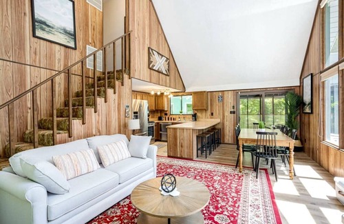 The Woods Cabin | Wooded Retreat with Community Amenities, Hot Tub & Fire Pit Just Minutes to Sleepy Creek and Berkeley Springs in Hedgesville, WV