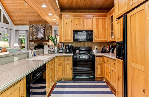 Lake Toxaway House | Wooded Seclusion,Quick Access to Highly Acclaimed Hiking, and the Club.