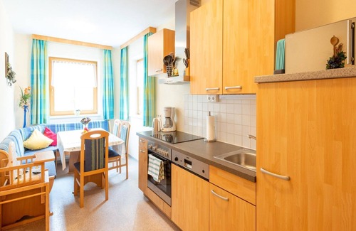Hainzenberg Apartment | Wooden Apartment in Hainzenberg near Ski Bus