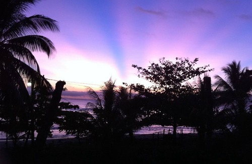 Puerto Barrios House | Wooden cabin in front of beach , bedroom for 2 , private bathroom , barbecue .