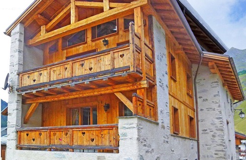 Champagny-en-Vanoise Ski Chalet | Wooden chalet in Paradiski ski area