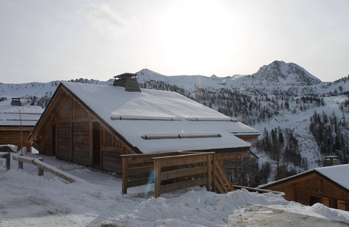 Isola Ski Chalet | Wooden CHALET 6 pers, panoramic terrace south-west - ski in ski out - quiet
