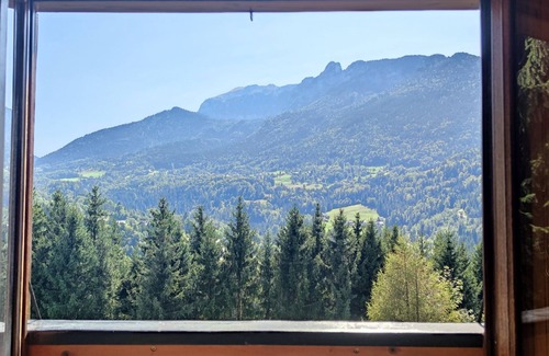 Saint-Pierre-d'Entremont Ski Chalet | Wooden chalet in Chartreuse near Cirque de St Même