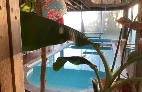 Saint-Medard-d'Aunis Villa | Wooden house with indoor pool