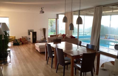 Saint-Medard-d'Aunis Villa | Wooden house with indoor pool