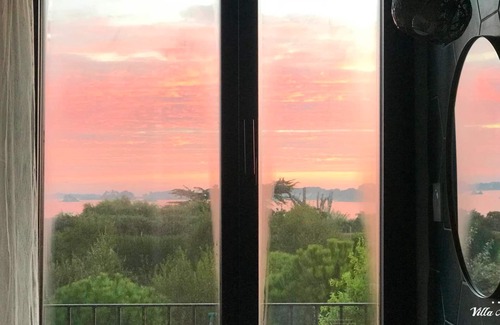 Santec Villa | Wooden house with swimming pool 150 m from the beach, large garden