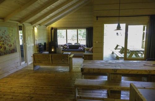 Ruinen Ski Chalet | Wooden lodge near three national parks