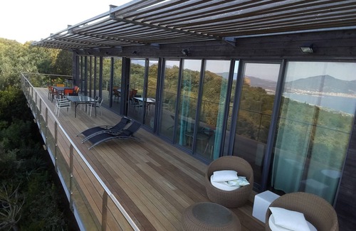 Pietrosella House | Wooden lodge on piles nestled in the scrubland,view over the Bay of Ajaccio