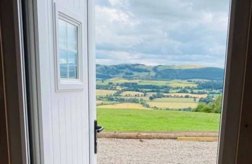 Perth Cabin | Woodhead Shepherds Hut - Sleeps 2 - Mailer Farm