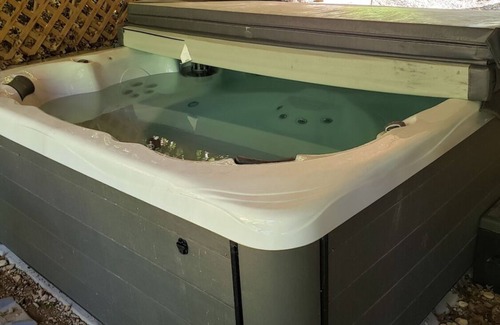 Davis Cabin | Woodland Breeze with Hot Tub