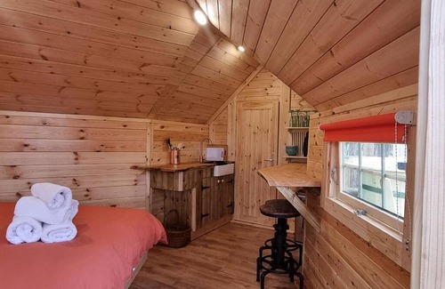 Llanelltyd Apartment | Woodland Cabin with Private Hot Tub