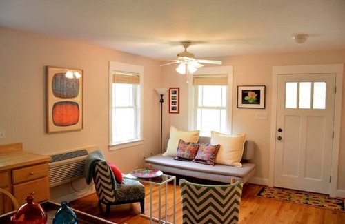 Buckingham Apartment | Woodland Cottage near Yogaville, nestled in woods