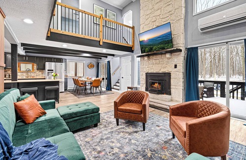 East Stroudsburg House | Woodland Escape; Sleeps 12, Firepit, Indoor and Outdoor Saunas, HotTub and more!