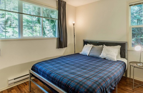 Port Moody Cabin | Woodland & Fireside Hideaway