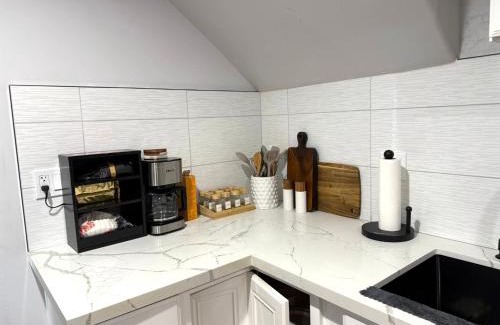 Woodland Hills Apartment | Woodland Hills 1 Bedroom Getaway