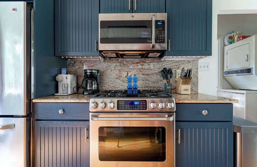 Barryville House | Woodland Manor: Hot Tub | Cozy | Family Friendly