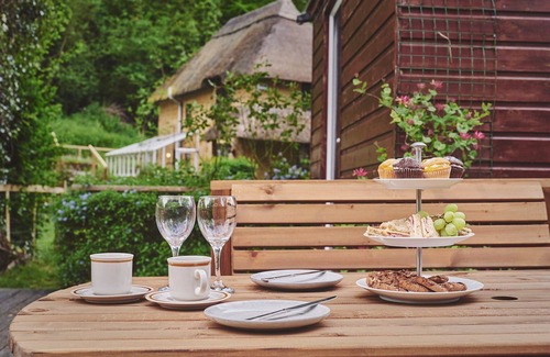 Sherborne Cottage | Woodland Round House - Luxury Cottages