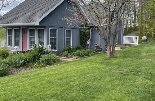 Reedsville Cottage | Woodland Sugar Shack -Quiet Country Getaway