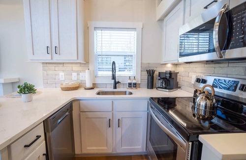 Gatlinburg - Pigeon Forge House | Woodland Tiny Cabin | Hickory Cabin
