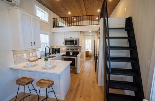 Gatlinburg - Pigeon Forge House | Woodland Tiny Cabin | Hickory Cabin