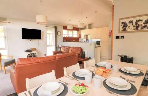 Liverton Cottage | WOODLAND VIEW 7 - OAK CABIN, pet friendly, with pool in Chudleigh