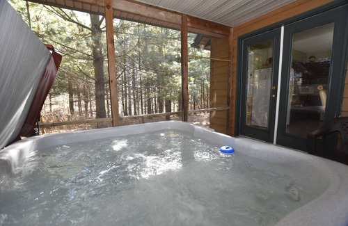Laurelville Cabin | Woodland view-Cedar Cottage