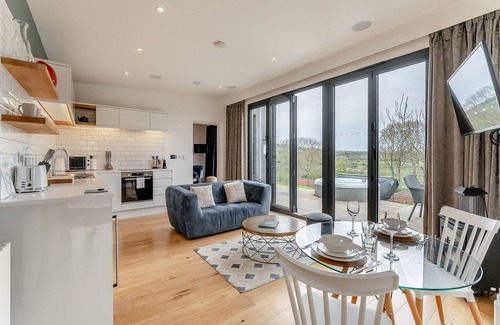 Lewes Ski Chalet | Woodland View Retreat