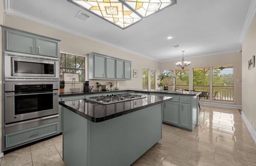 Conroe House | Woodlands Area Lakeview Retreat
