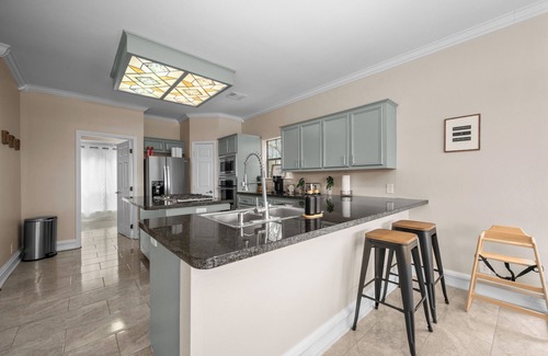 Conroe House | Woodlands Area Lakeview Retreat