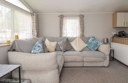 Ruthin Cottage | WOODLANDS LODGE, pet friendly, with a garden in Ruthin