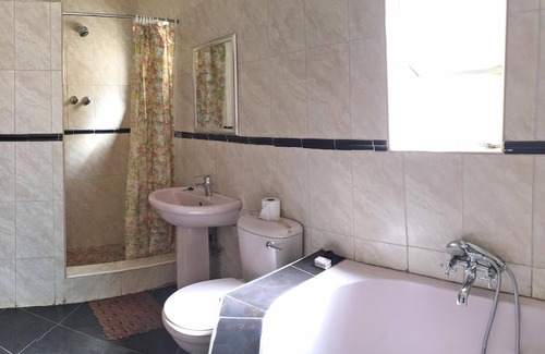 Livingstone Cabin | Woodlands Lodge & Tours